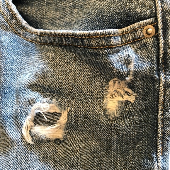 Levi’s 711 Skinny Jeans Size 27 Distressed with Patches Medium Blue Wash - Picture 5 of 16